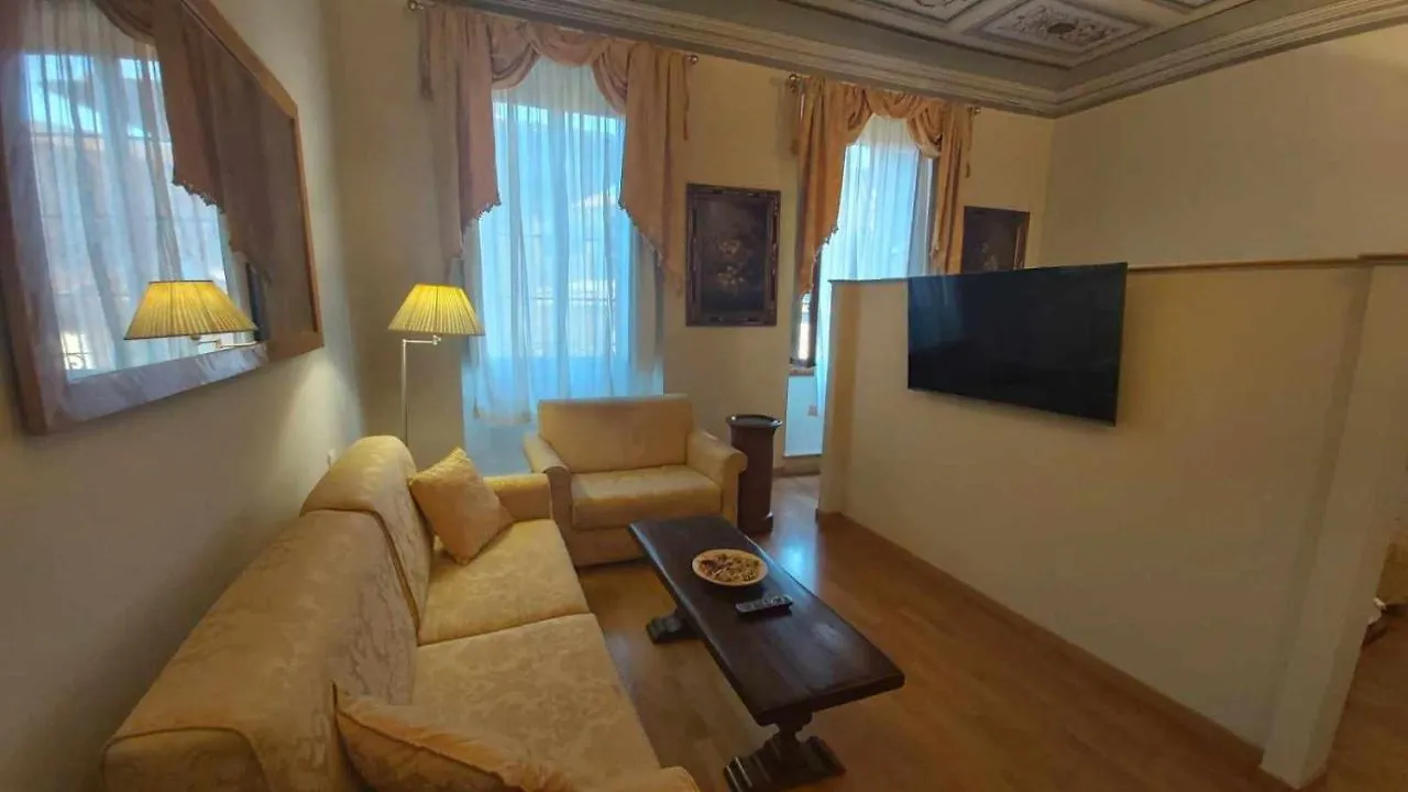 פירנצה Tornabuoni La Petite Suite איטליה