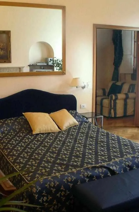 מלון דירות פירנצה Tornabuoni La Petite Suite