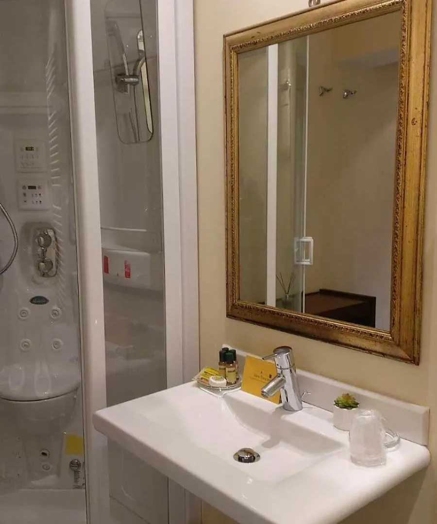 Tornabuoni La Petite Suite Florence 4*,