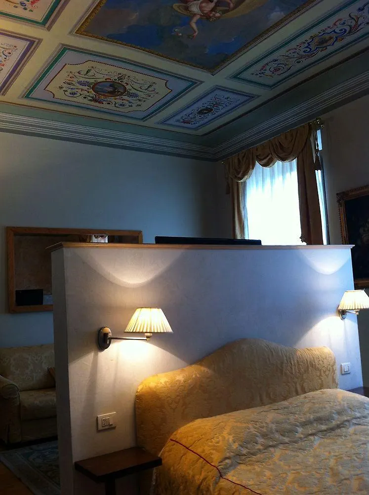 פירנצה Tornabuoni La Petite Suite